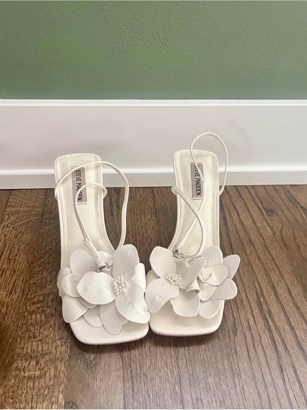 Steve Madden White Floral Applique Slingback Heels